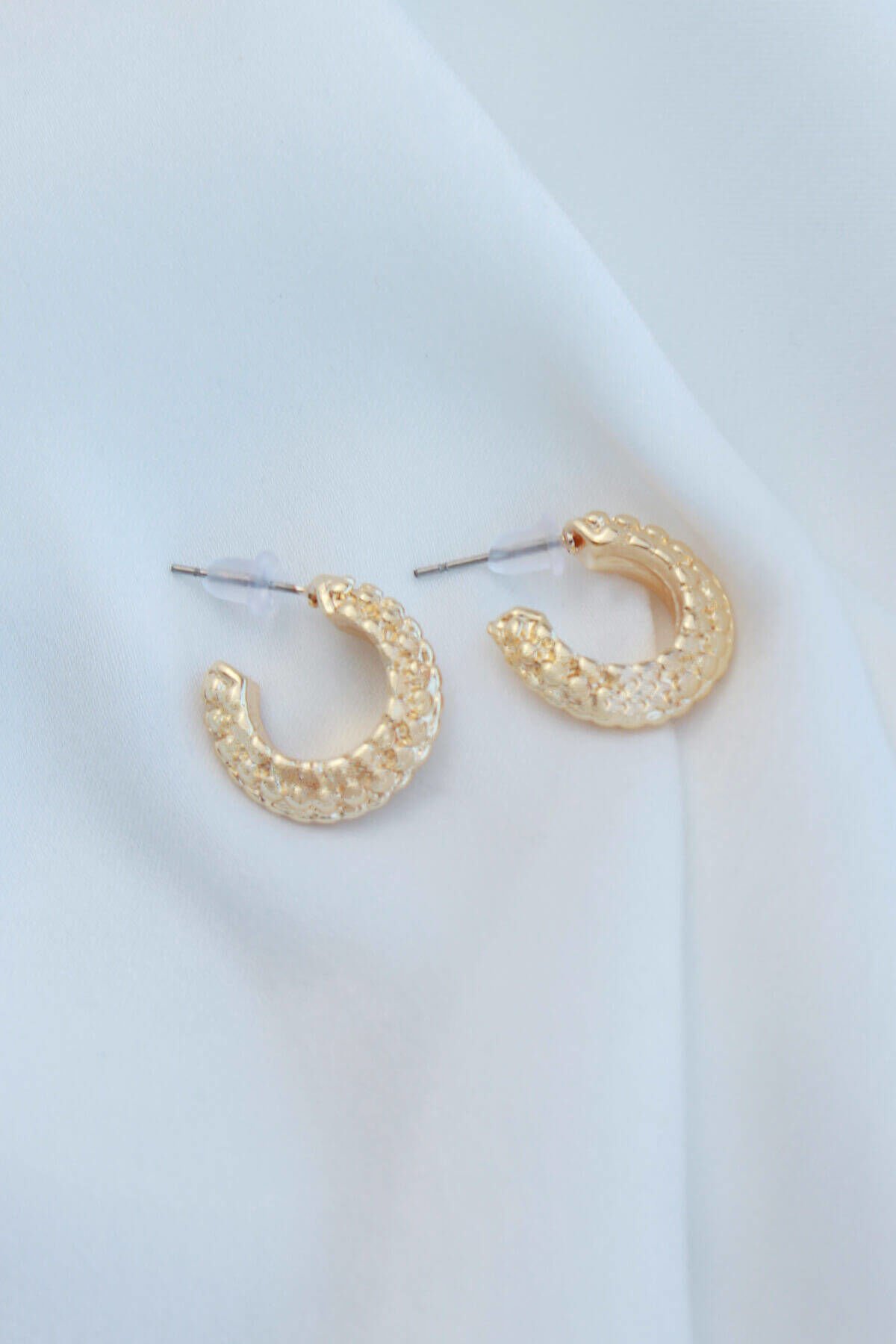 Mini Halka Desenli Gold Küpe