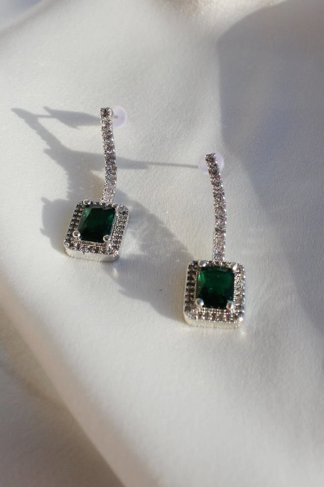 Diamond Model Yeşil Taşlı Küpe